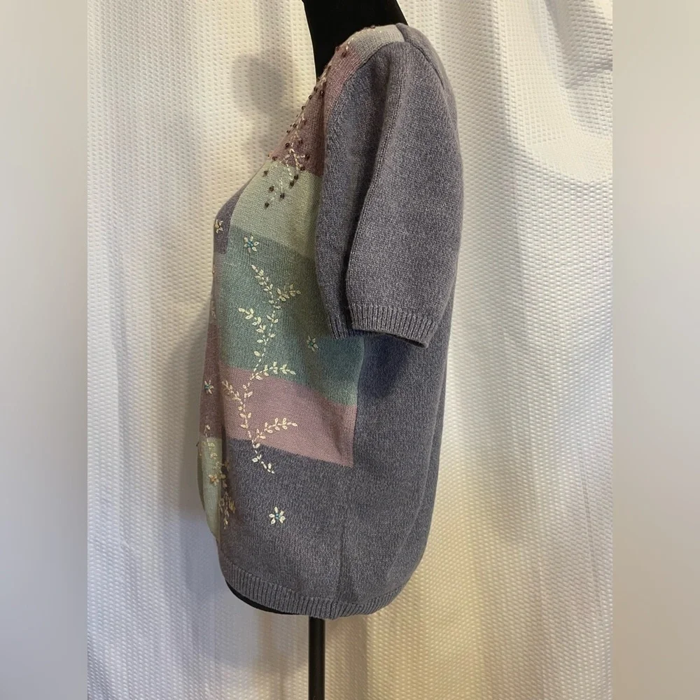 Alfred Dunner multicolor embroidered beaded accent short sleeve sweater medium